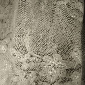 tissu dentelle lorette polyamide gris clair