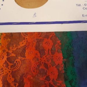 Dentelle Extensible à Petites Fleurs marguerite: La Délicatesse en Mouvement