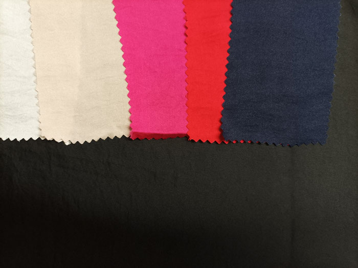 Tissu Satin Muse : L'Élégance du Touché Soie